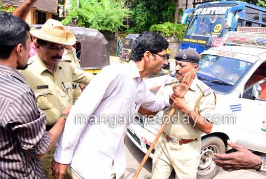 Yettinahole project protest 1